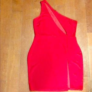 Pretty Little Thing off the should dress